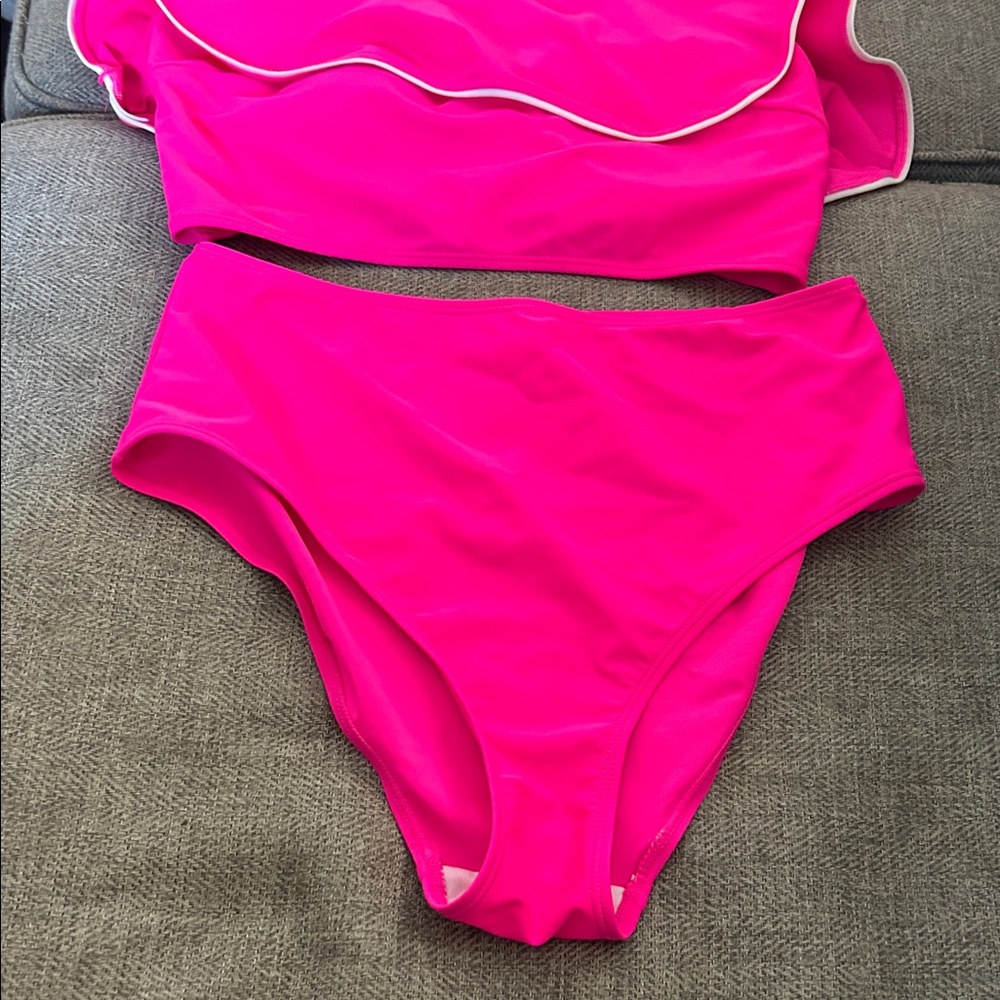 Vibrant Pink Ruffled Bikini Set - Picture 3 of 5